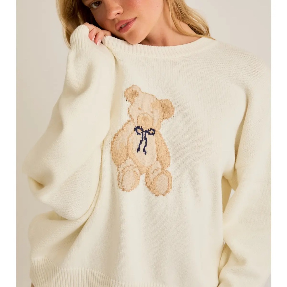 Last 1! NWT Long Sleeve Crew Neck Teddy Bear Graphic Sweater